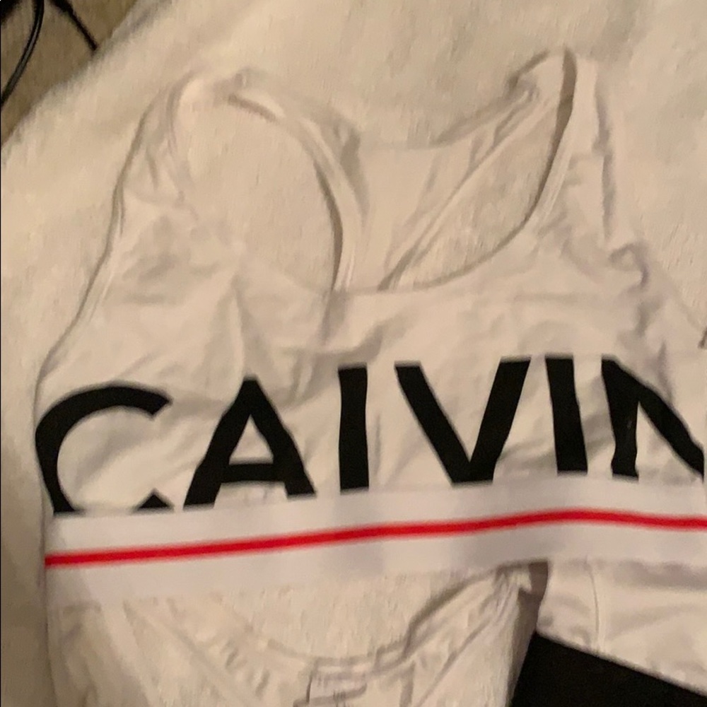 Sports bras - Picture 2 of 4